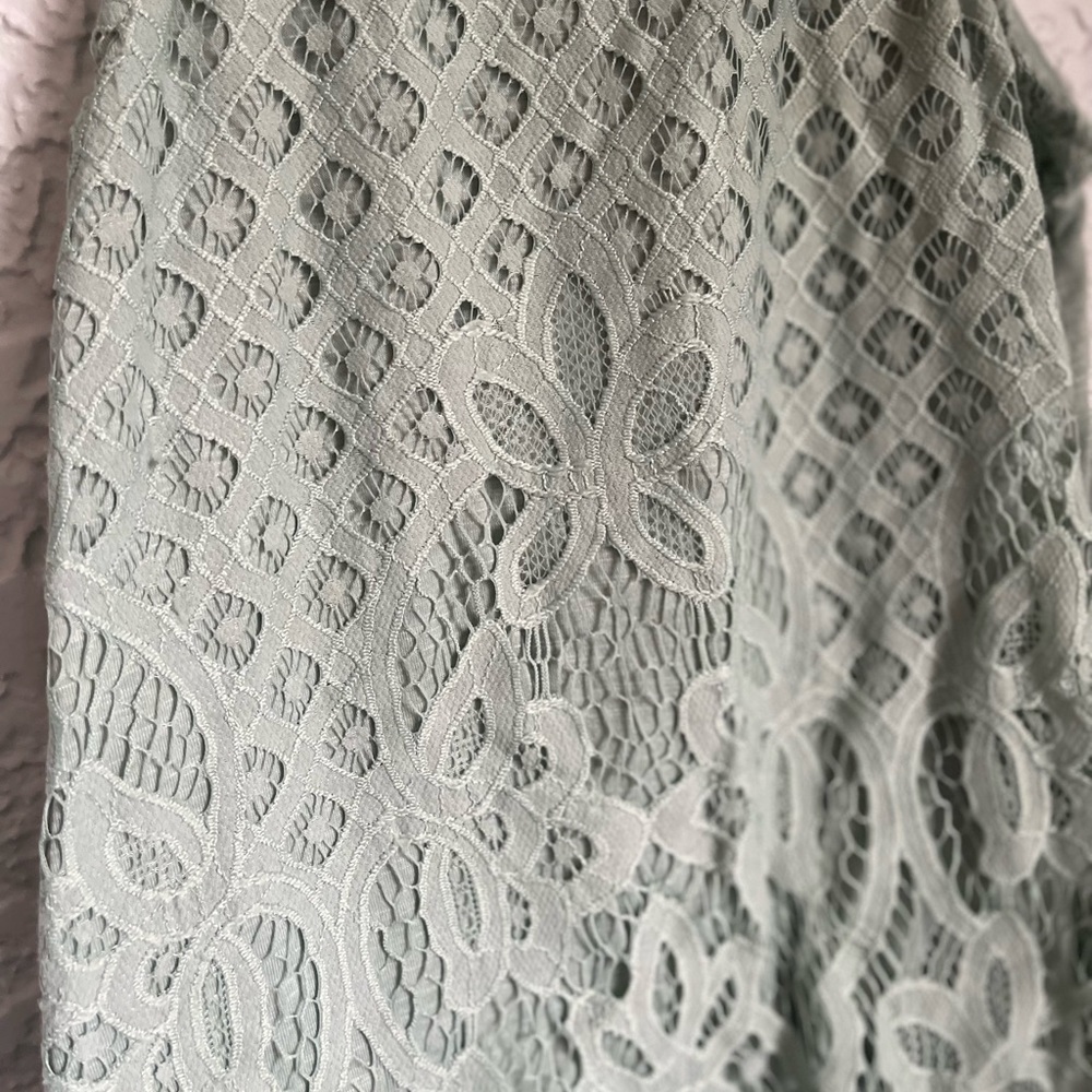 Lace Floral Tanktop - Picture 3 of 4